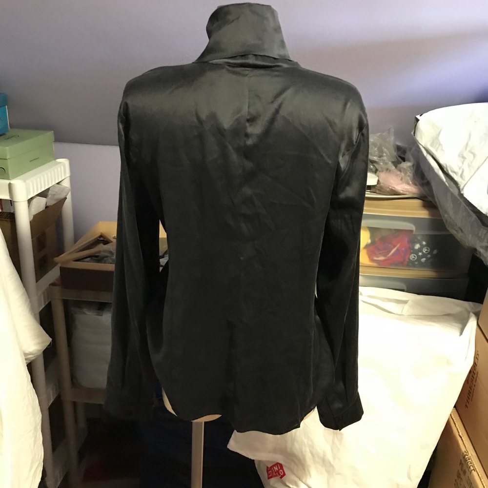 Bloomingdales black blouse w scarf , *NEW* - Picture 3 of 6